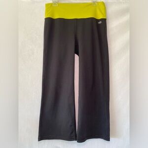 Alo Wide Legged Black and Green Wide Band Yoga Capri